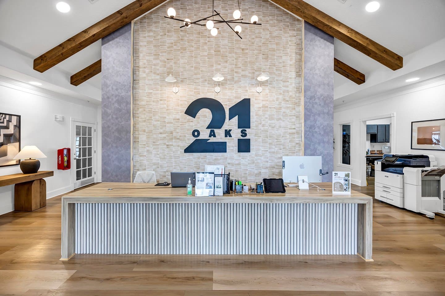38-Lobby-21-Oaks