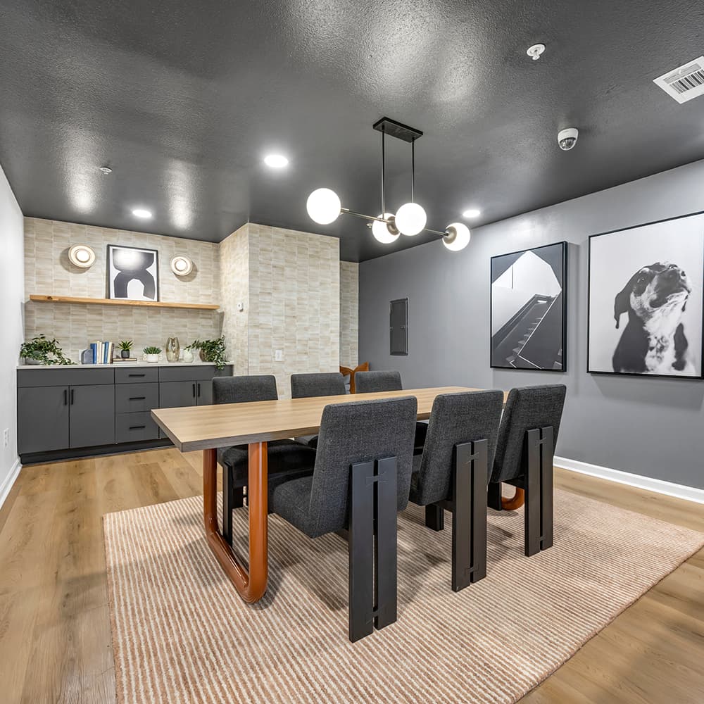 3-Clubroom-04-21-Oaks